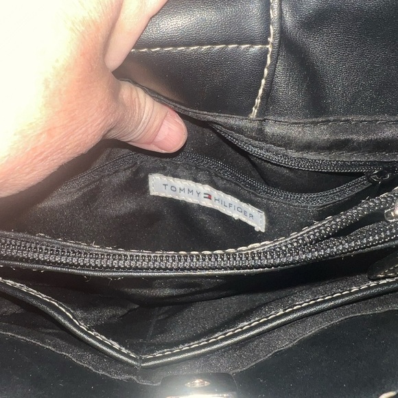 Tommy Hilfiger Black and White Vintage Shoulder Bag with Plaid Design - Picture 6 of 11